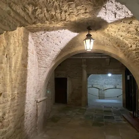 Idealement Situe Dans L'ecusson Apartment Nimes